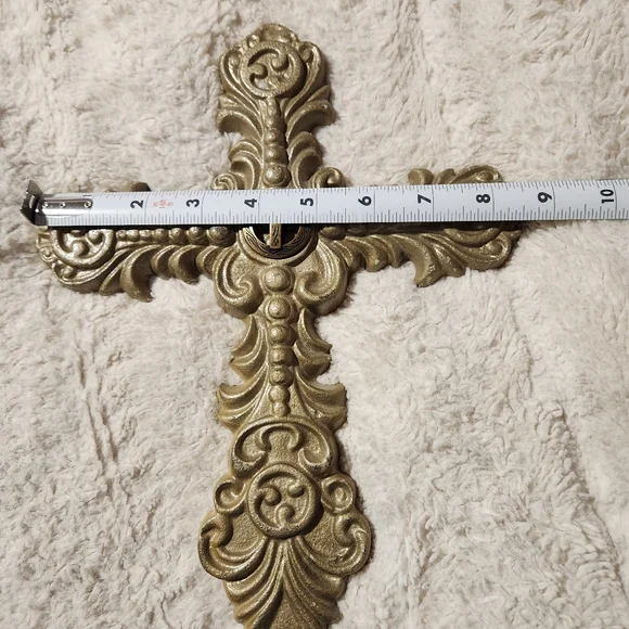 Heavy Cast Iron Ornate  Cross  Wall Hanging Rustic Gold Finish 11.5'X9' 2.3 Lbs - Picture 5 of 6